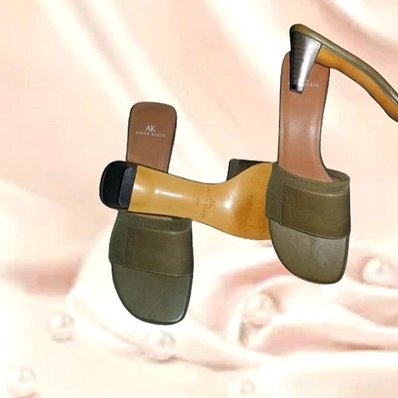 Anne Klein Leather Upper Low Heel Sandal 7-1/2M Women Shoe Olive Green - Picture 2 of 2